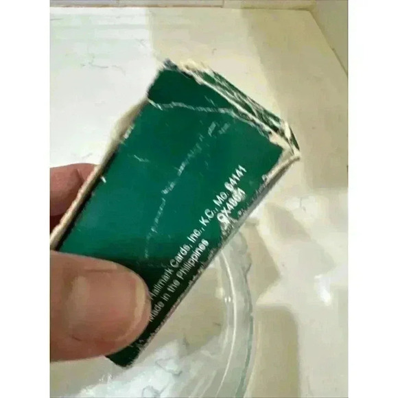 Hallmark Christmas Ornament 1988 Kiss The Claus - Picture 11 of 12